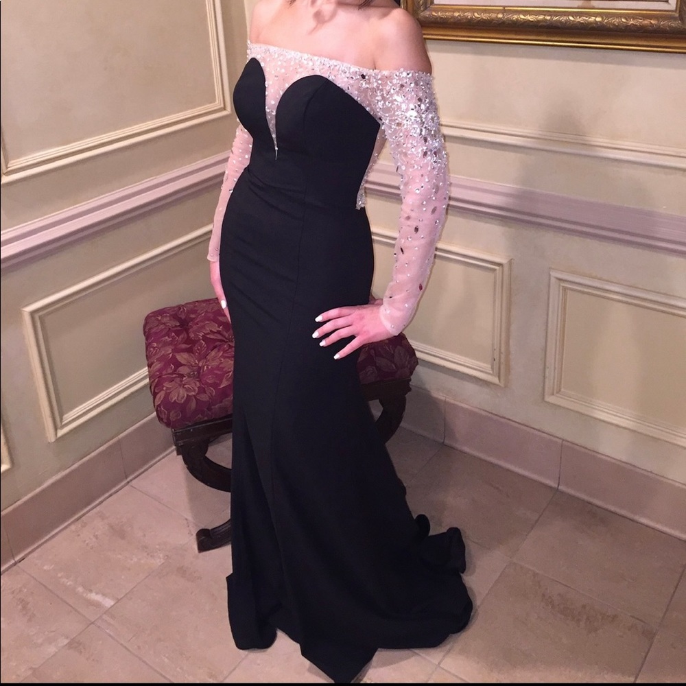Off the shoulder black/nude with crystal dress | Size: 0-2 | w/ nude sheer shawl - Picture 3 of 9